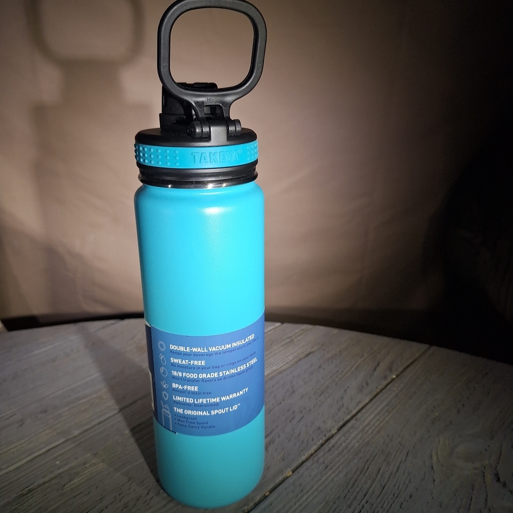 Takeya Blue Insulated Water Bottle 24 Oz./24 Hour Cold/12 Hour Hot - Picture 5 of 11